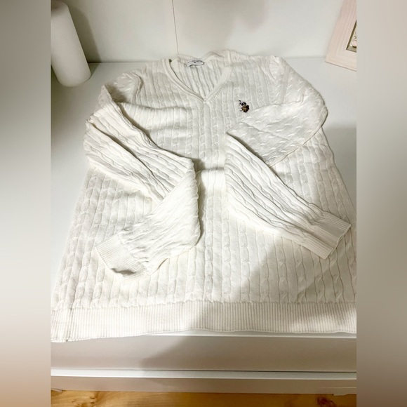 Polo association V-neck. Worn only once. - Picture 3 of 3